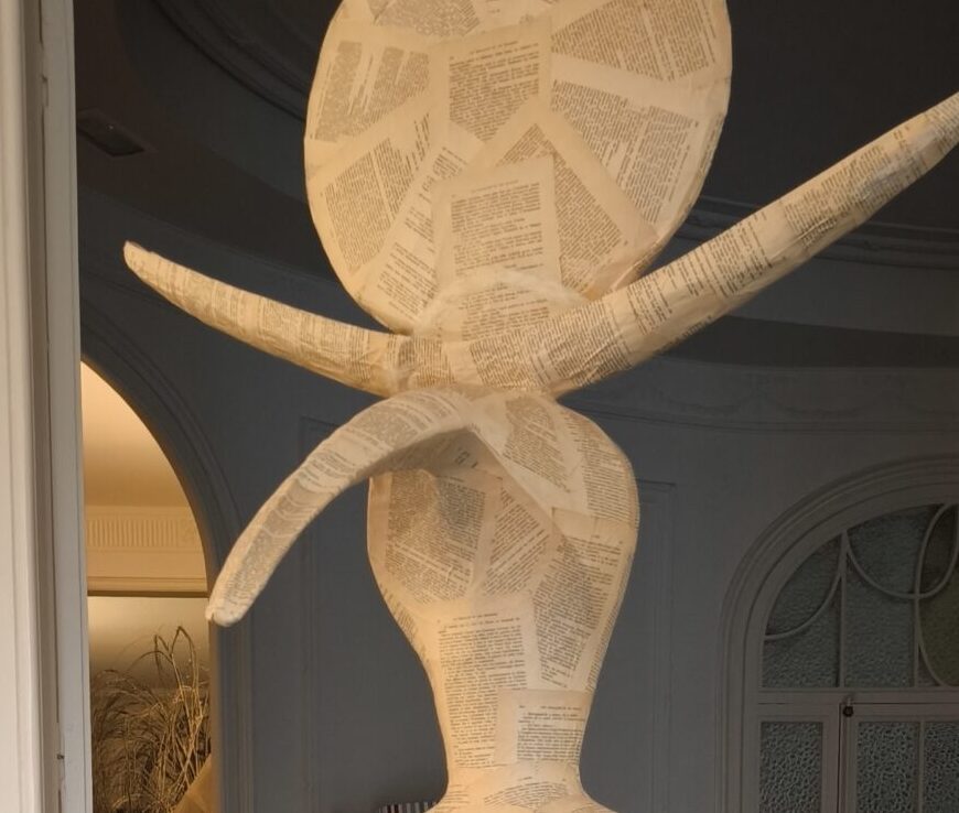 Conjunt d’escultures antropomorfes de paper